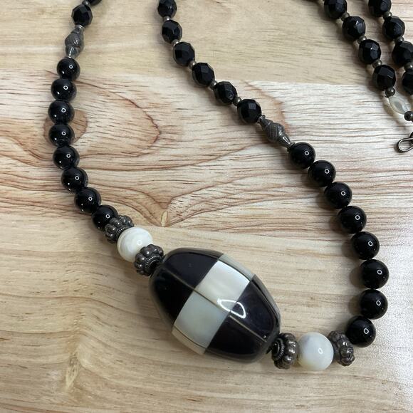 Vintage Necklace Natural Mother of pearl / black onyx / Sterling 24" Estate - Picture 7 of 11